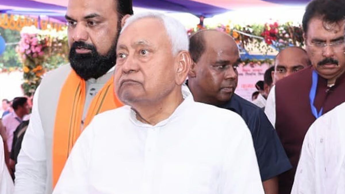 महिलाओं को सपने दिखाकर बिहार विधानसभा चुनाव में जीत की उम्मीद कर रहे नीतीश कुमार