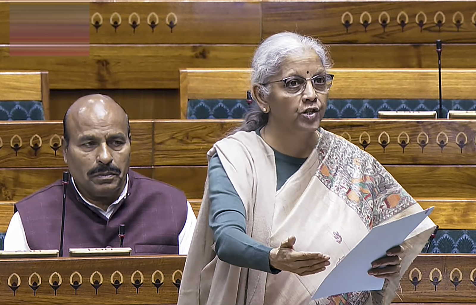 लोकसभा में पास हुआ बिल, तंबाकू और सिगरेट पर लग सकता है भारी टैक्स