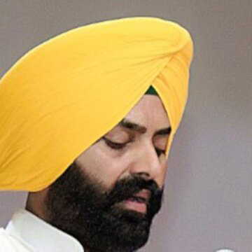 जहरीला पदार्थ खाने से वेयरहाउसिंग अधिकारी की मौत के बाद घिरी सरकार, पंजाब के मंत्री भुल्लर ने दिया इस्तीफा