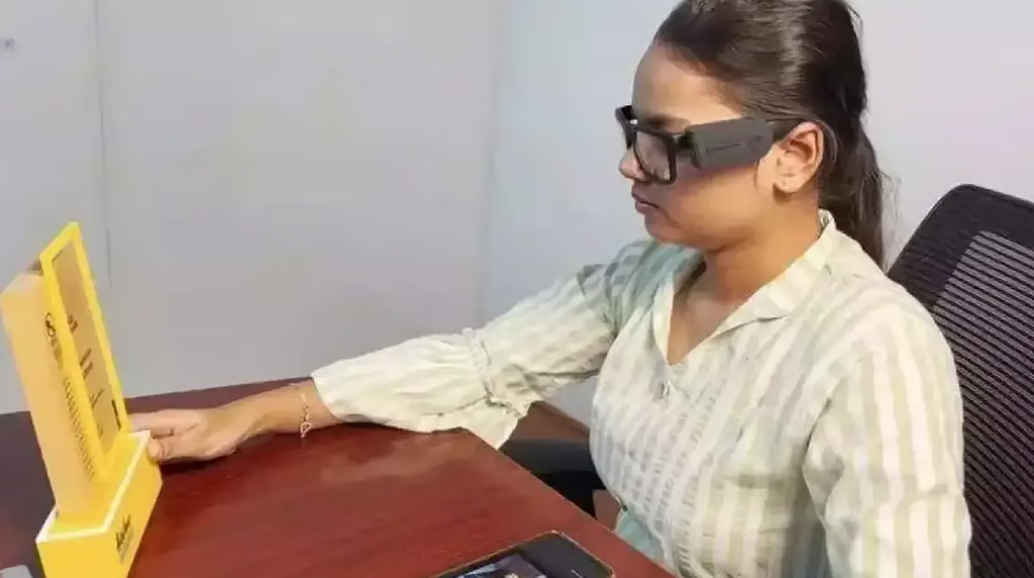 शब्दों के जरिए देखना, दृष्टिहीनों को एआई संचालित स्मार्ट चश्मा देगा एम्स