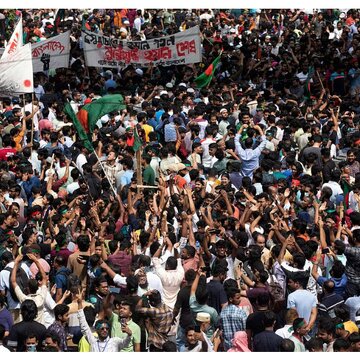 अवामी लीग ने एनसीपी के कार्यालय के सामने ही जय बांग्ला का नारा लगाया