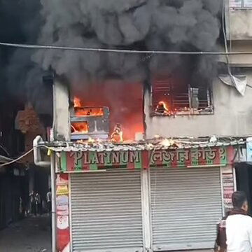 हावड़ा में कपड़ों के बाजार में लगी आग, दमकल की 2 इंजनों ने आग पर पाया काबू