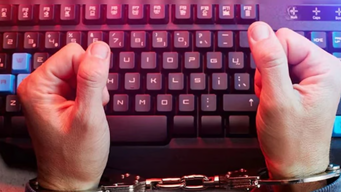 पत्नी की सूझबूझ से 'डिजिटल अरेस्ट' होने से बचे रेलवे कर्मी, वीडियो कॉल पर धमका रहे फर्जी पुलिस को सिखायी सबक