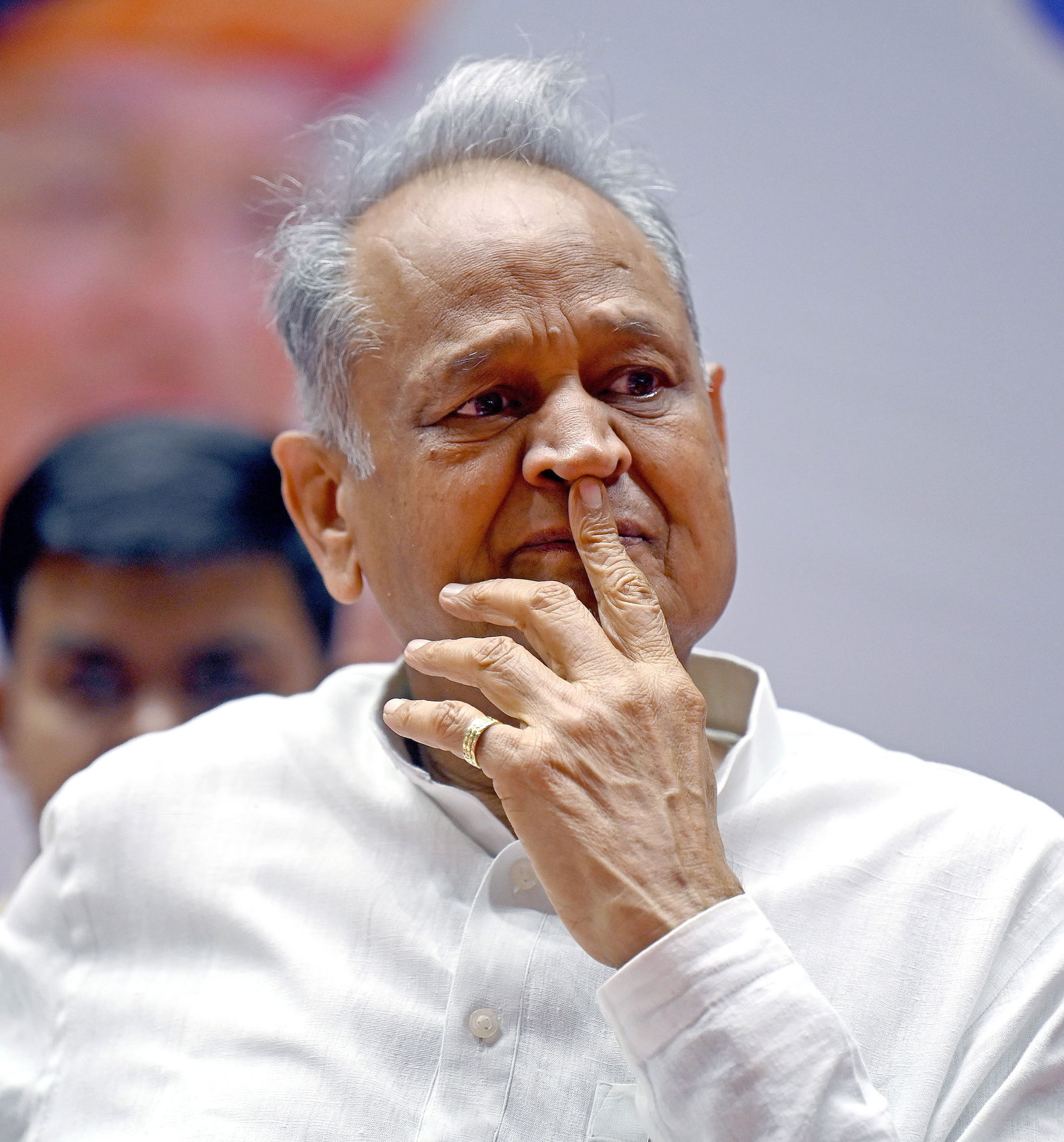 महागठबंधन में सीट बंटवारे का मतभेद सुलझाने पटना पहुंचे गहलोत, कांग्रेस कुछ सीटों से हटा सकती है अपने प्रत्याशी