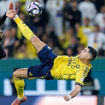 रोनाल्डो ने 40 साल की उम्र में साइकिल किक लगाई