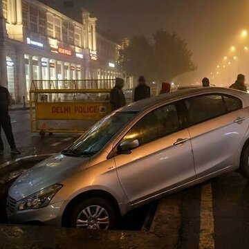 घने कोहरे में मौत का रास्ता बना खुला नाला, कार गिरने से इंजीनियर की जान गई