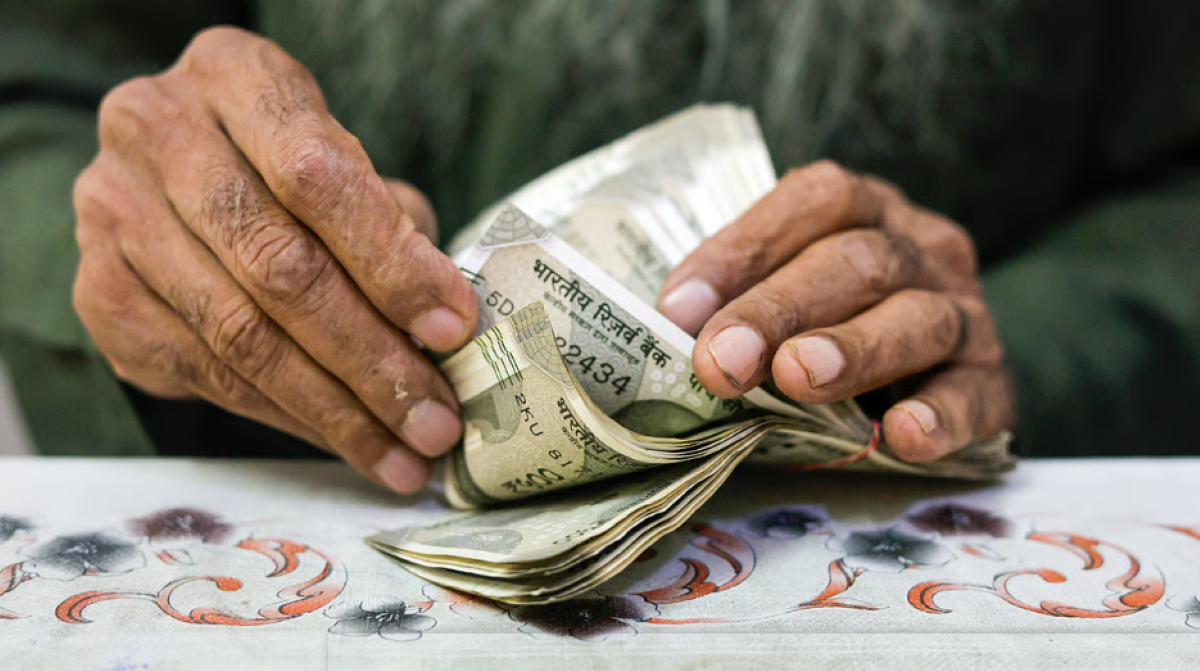 भारतीय मुद्रा में फिर गिरावट, 1 डॉलर खरीदने के लिए लग रहे हैं 91 रुपये से भी अधिक
