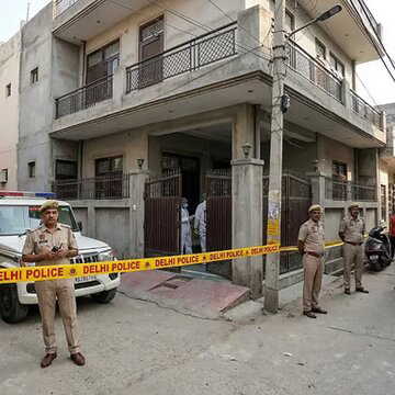 दिल्ली में दिन-दहाड़े गैंगवार? घर में घुसकर बाप-बेटे को मारी अंधाधुंध गोली, एक की मौत