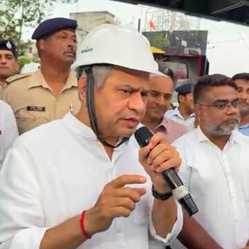 केंद्रीय मंत्री अश्विनी वैष्णव चिंगरीघाटा मोड़ पर मेट्रो के कार्य की प्रगति का जायजा लेने पहुंचे, साधा TMC पर निशाना