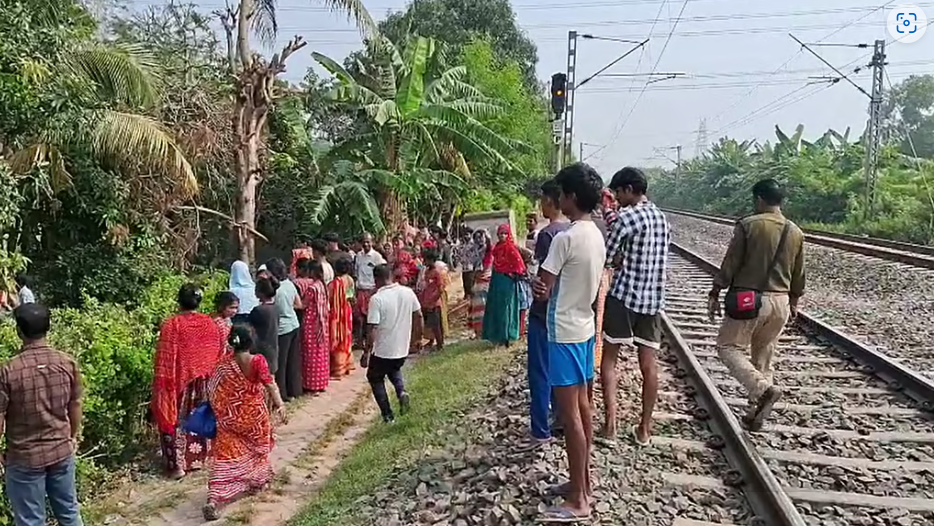 कान में हेडफोन, ट्रेन की चपेट में आकर युवक की मौत