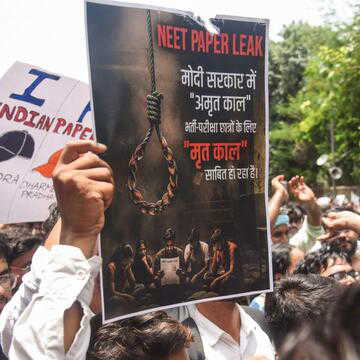 NEET री-एग्जाम पेपर बेचने के दावे झूठे, 'अफवाह फैलाने वालों पर होगी सख्त कार्रवाई'