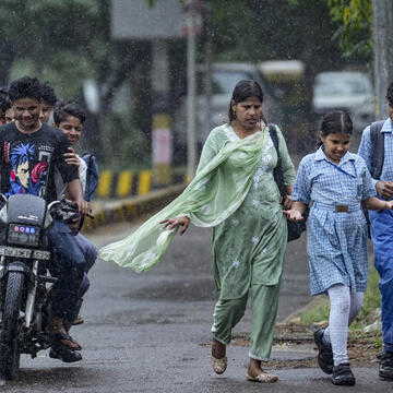 आखिरकार मौसम विभाग ने सुनायी राहत की खबर, कोलकाता समेत बंगाल के इन जिलों में आज हो सकती है बारिश