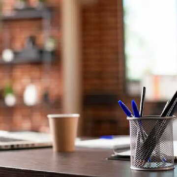 अगर करियर में उन्नति चाहिए तो ऑफिस डेस्क में बदलाव लाना होगा, किन 7 उपायों से होगा कमाल ?