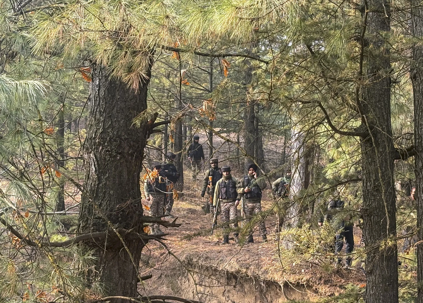 सीआरपीएफ और पुलिस की बड़ी सफलता: दो कुख्यात नक्सली हथियार डालकर मुख्यधारा में लौटे