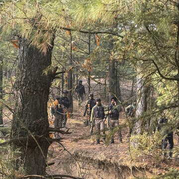 सीआरपीएफ और पुलिस की बड़ी सफलता: दो कुख्यात नक्सली हथियार डालकर मुख्यधारा में लौटे