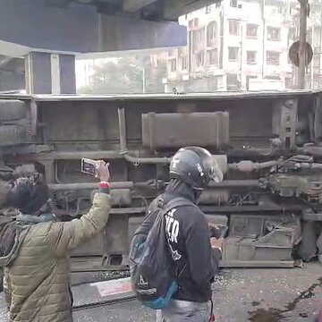 तपसिया मोड़ पर भयावह दुर्घटना, सरकारी बस पलटी, शीशा तोड़कर यात्रियों को निकाला गया