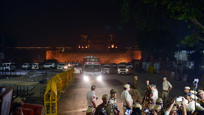 Delhi Blast : देश छोड़कर पाकिस्तान भागने की फिराक में थी दिल्ली धमाकों की आरोपी शाहीन!