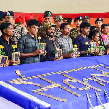 छत्तीसगढ़ और ओडिशा में माओवादियों का आत्मसमर्पणः सुकरू और पापा राव समेत पांच वरिष्ठ कमांडरों ने हथियार डाले