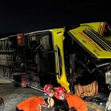 इंडोनेशिया में बस पलटने से 16 की मौत, जावा द्वीप पर शोक की छाया