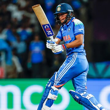 दिग्गज को पीछे छोड़ हरमनप्रीत कौर ने कायम की मिसाल, बनाया रिकॉर्ड