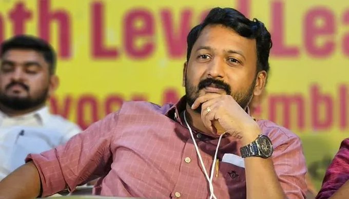 विजयन के ‘वुमनाइज़र’ बयान से सियासत में हलचल, कांग्रेस ने कहा- “पहले अपना घर संभालें”