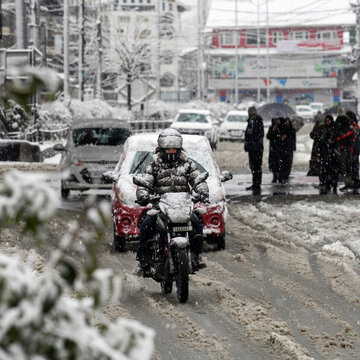 भारी बर्फबारी के बाद वैष्णो देवी की यात्रा हुई स्थगित, कब से दोबारा होगी शुरू?