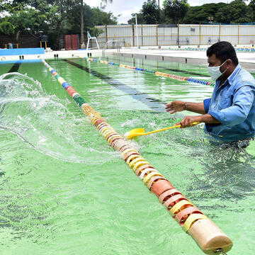 पश्चिम एशियाई युद्ध की वजह से कोलकाता के स्विमिंग पुल बंद होने के कगार पर, जानिए क्या है इसकी वजह!