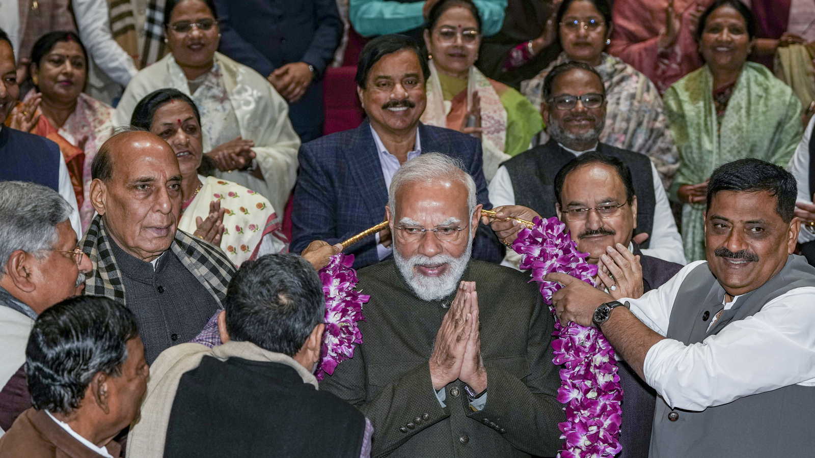 बिहार में बड़ी जीत के लिए एनडीए सांसदों ने किया प्रधानमंत्री मोदी का सम्मान