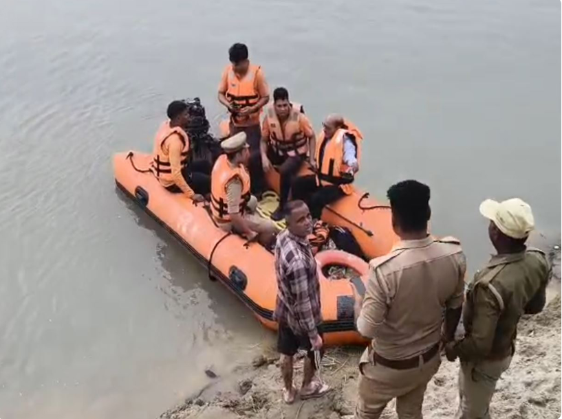 यूपी के बहराइच में नाव पलटी: 1की मौत, 8लापता, 13 लोगों की बचाई गई जान
