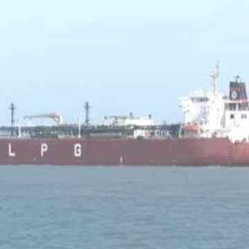 40 हजार टन एलपीजी लेकर मुंद्रा बंदरगाह आया एलपीजी टैंकर ‘शिवालिक’, एक और जहाज ‘नंदा देवी’ कल आयेगा