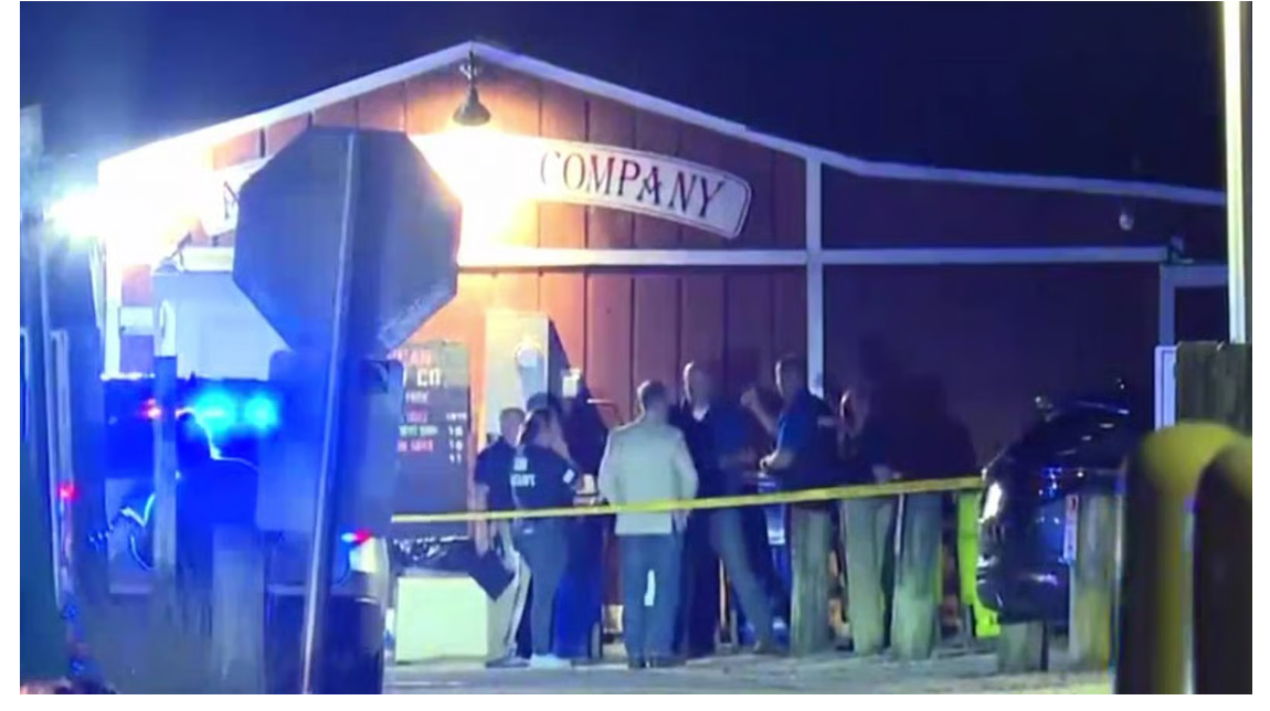 अमेरिका में नाव से रेस्तरां में अंधाधुंध गोलीबारी में 3 की मौत, कई घायल