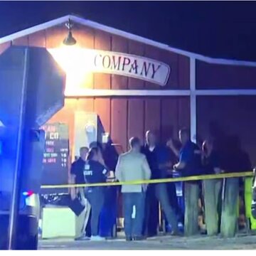 अमेरिका में नाव से रेस्तरां में अंधाधुंध गोलीबारी में 3 की मौत, कई घायल