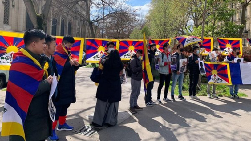 चीन के दबाव का आरोप: पेरिस के संग्रहालय ने ‘तिब्बत’ शब्द हटाया, तिब्बतियों का विरोध जारी