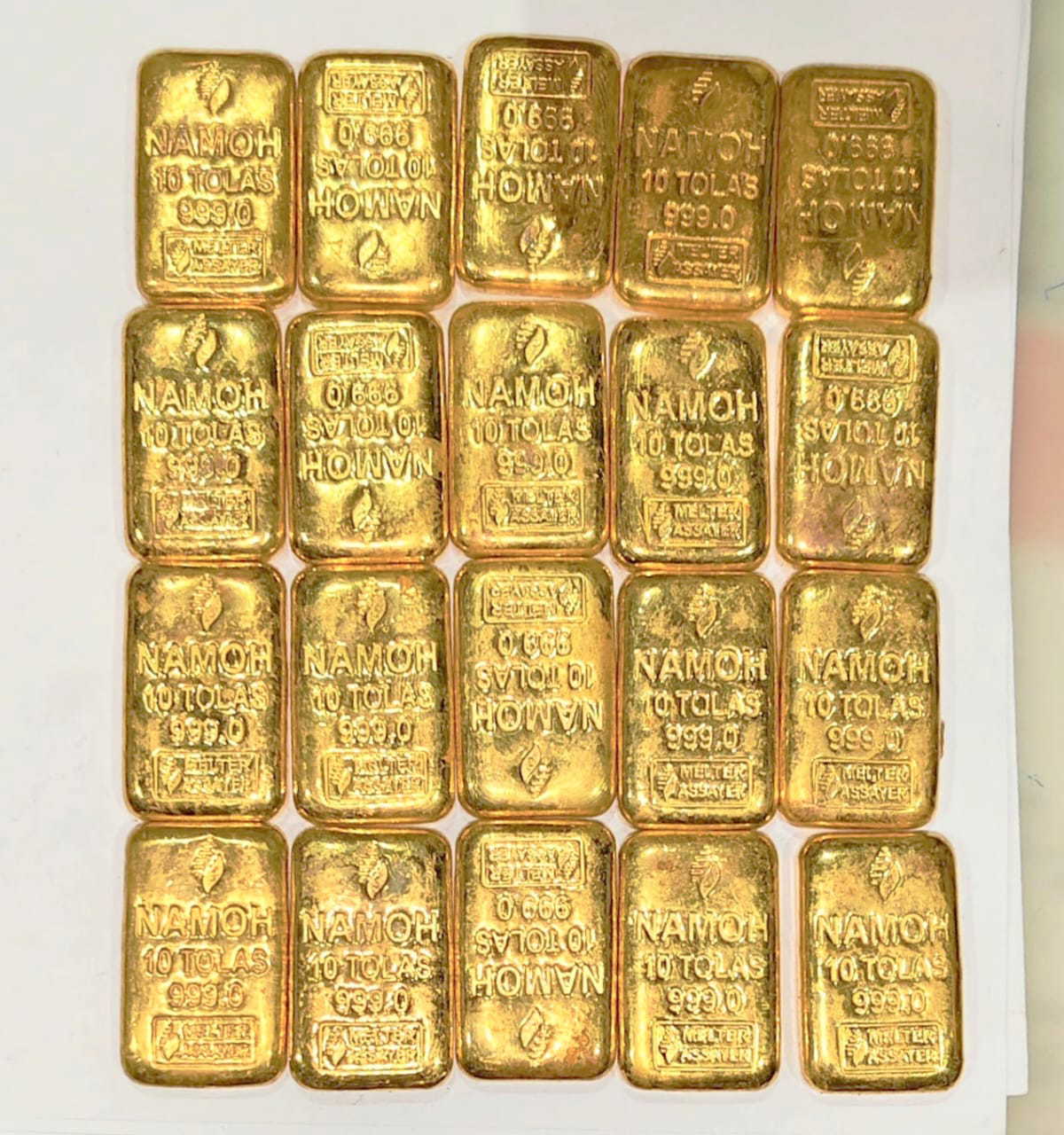 बीएसएफ की बड़ी सफलताः बनगांव में भारत–बांग्लादेश सीमा पर 3 करोड़ के सोने के बिस्कुटों के साथ दो तस्कर गिरफ्तार