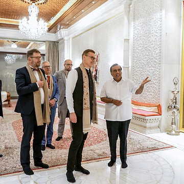 मुकेश अंबानी के मुंबई आवास पर फिनलैंड के राष्ट्रपति स्टब का भव्य स्वागत, भारत को बताया भविष्य की शक्ति