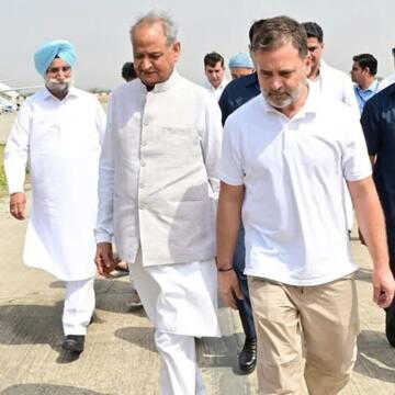 कांग्रेस के शिविर से गहलोत गैरमौजूद क्यों थे ? राहुल गांधी से मुलाकात के बाद लौट गए थे जयपुर