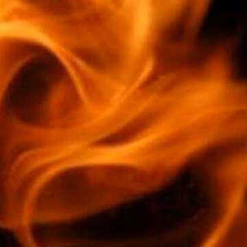 कांचरापाड़ाः धर्मवीर कॉलोनी में भयानक आग लगने से दो घर जलकर खाक