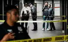 न्यूयॉर्क के ग्रैंड सेंट्रल स्टेशन पर खौफनाक हमला:  3 लोगों पर धारदार हथियार से वार, पुलिस ने हमलावर को मार गिराया