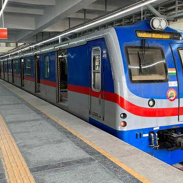 क्रिसमस स्पेशल: ब्लू और ग्रीन लाइन मेट्रो चलेंगी देर रात तक, जानें पहले और आखिरी ट्रेन का समय