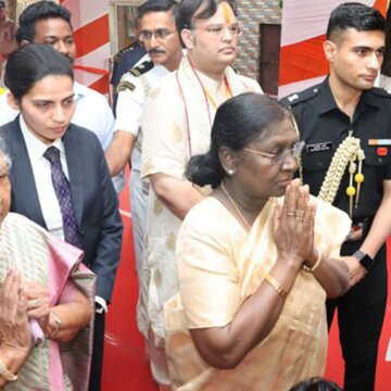 राष्ट्रपति मुर्मु ने वृंदावन-अयोध्या में दर्शन किए, संत प्रेमानंद से लिया आशीर्वाद