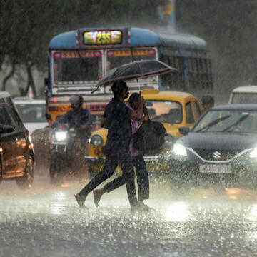 कोलकाता में पिछले 10 सालों में अप्रैल'26 में दूसरी बार हुई सबसे अधिक बारिश, क्या मई में भी...?