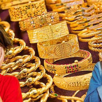 सोने की कीमत में 7800 रुपये की वृद्धि, चांदी की कीमत 3 लाख रुपये से भी ऊपर गई