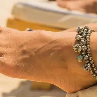 क्या पैरों में धारण किया जा सकता है पाइराइट? क्या हैं ज्योतिष शास्त्र में इसकी मान्यताएं?