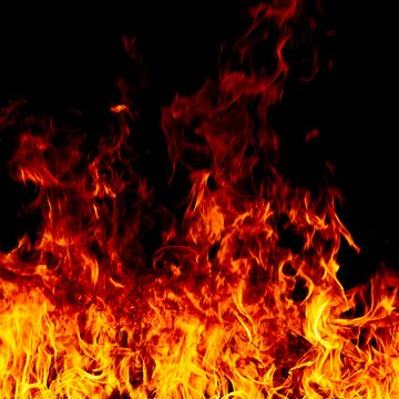 चलती बस में अचानक लगी आग, यात्रियों ने किसी तरह जान बचाई