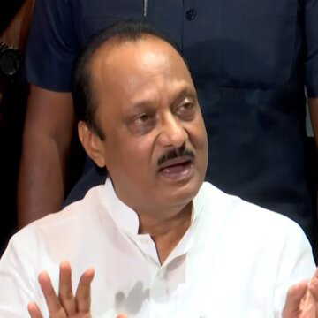 'वोट आपके हाथ में है और धन मेरे पास, फैसला आपको करना है': अजीत पवार का विवादास्पद बयान