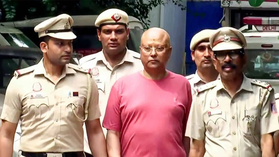 16 छात्राओं के यौन शोषण के आरोप में जेल में बंद चैतन्यानंद सरस्वती फर्जी नंबर प्लेट मामले में भी गिरफ्तार