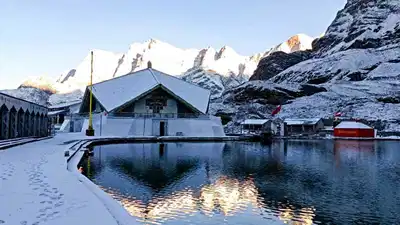 खुलने वाला है दुनिया का सबसे ऊंचा गुरुद्वारा 'हेमकुंड साहिब', कैसे पहुंचे?