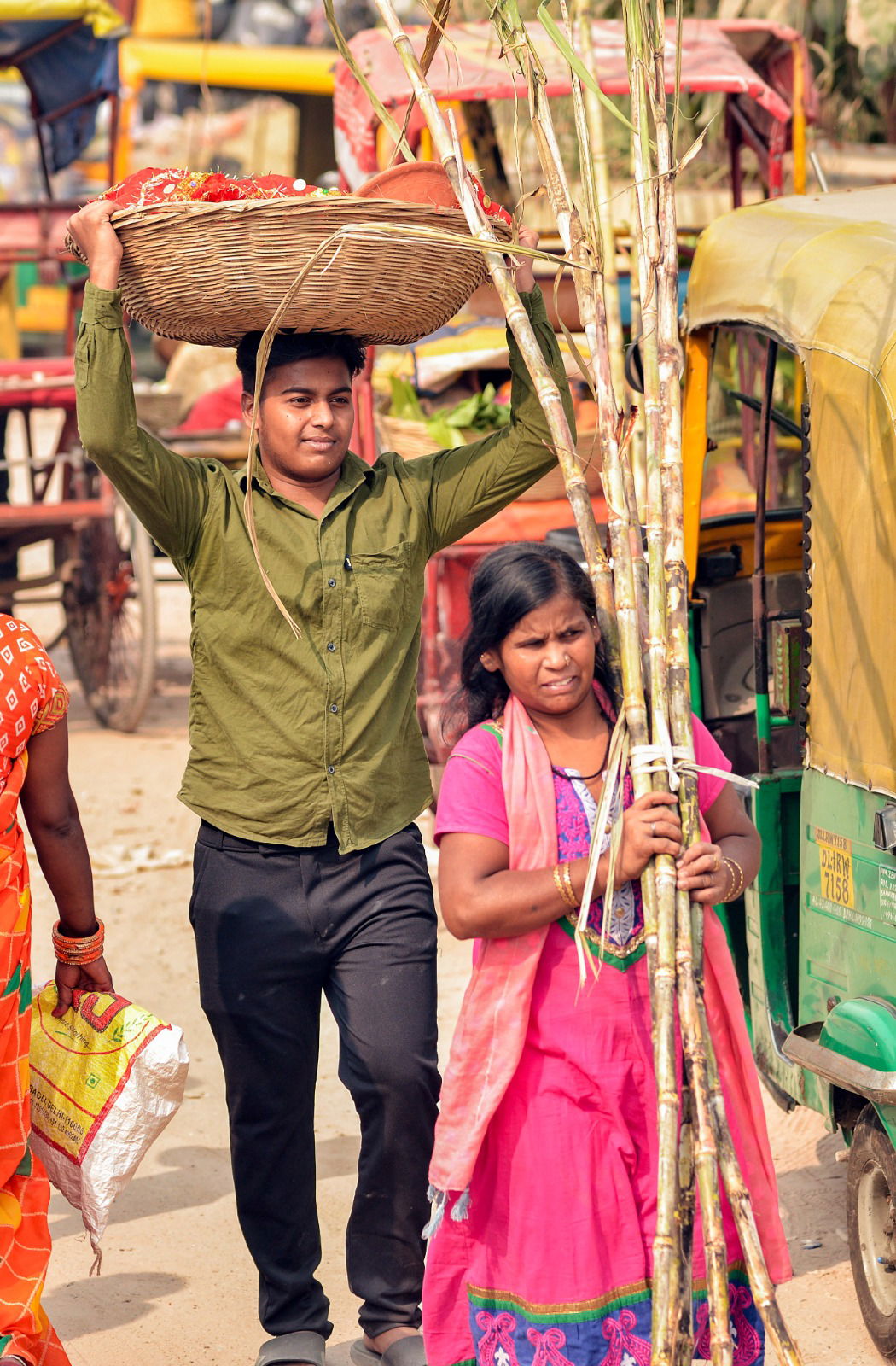 गली-मोहल्लों में गूंज रहे हैं छठ मईया के गीत, अंतिम चरण में पहुंची छठपूजा की तैयारी