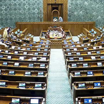 एलपीजी आपूर्ति और कीमतों पर हंगामा: लोकसभा की कार्यवाही स्थगित