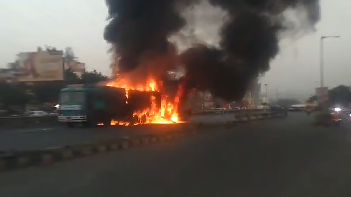 पुणे में भयंकर सड़क हादसा: 6 गाड़ियों में ट्रक की टक्कर, 8 की मौत, 15 घायल